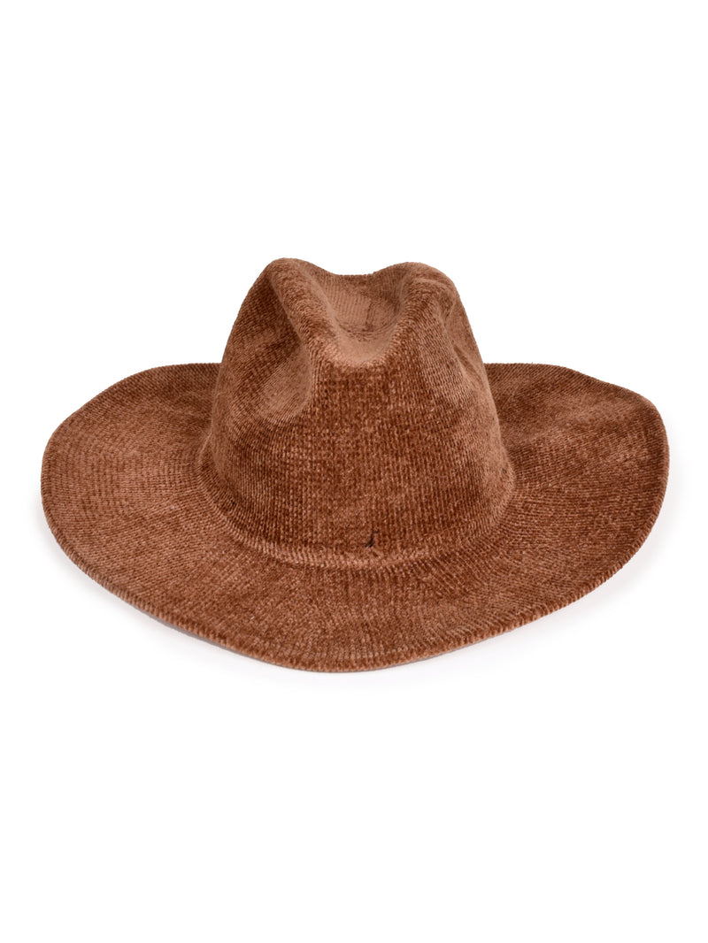 Casual country style hat with fine velour texture.